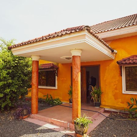 Yellow Star Hostel Kampot Exterior photo